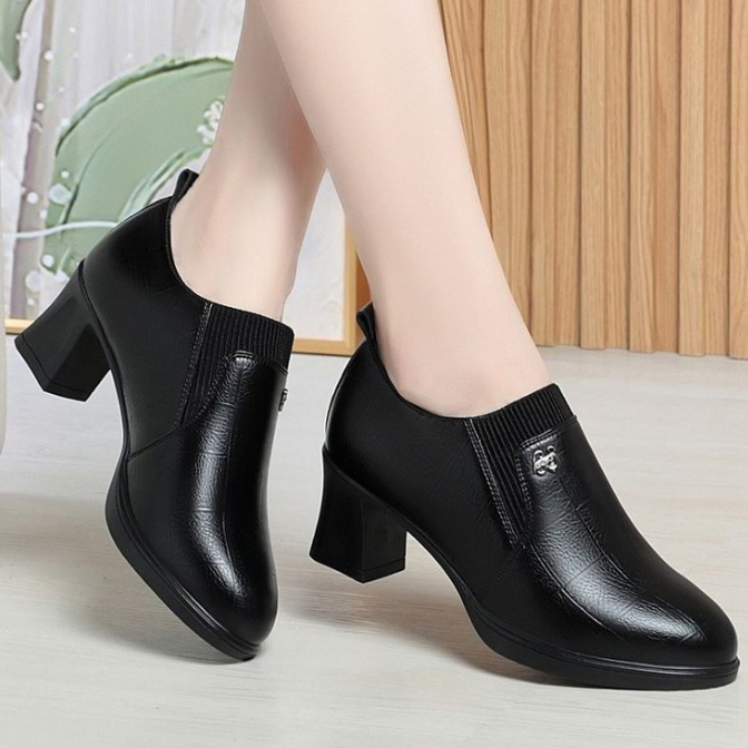 黒靴 2025秋冬新作 レディース ショートブーツ 太ヒール 黒