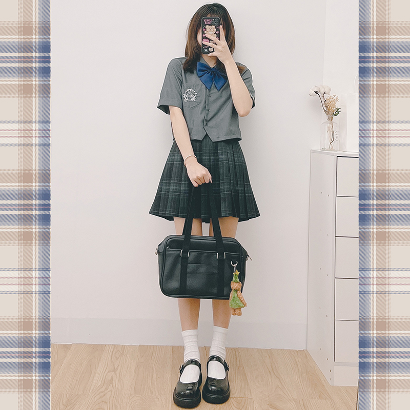 黒靴 艶やかストラップ厚底サンダル