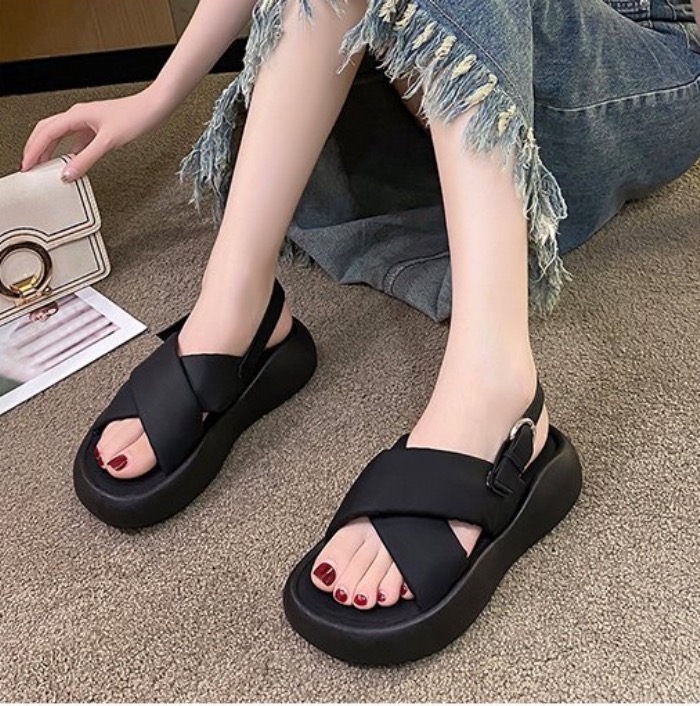 https://fulmo-img-server.com/black-shose/30f7f168-60d3-4b5b-9e9f-53bb65dad95c.jpg