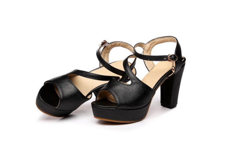 https://fulmo-img-server.com/black-shose/44d25eb5-a73c-4ee1-8bdf-da3a9e91c397.jpg