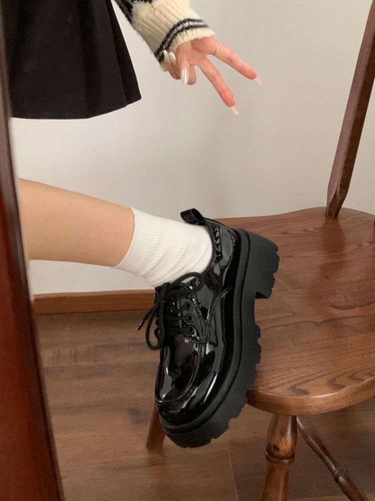 https://fulmo-img-server.com/black-shose/45ae881f-ab7b-499d-8643-9e10e9012644.jpg