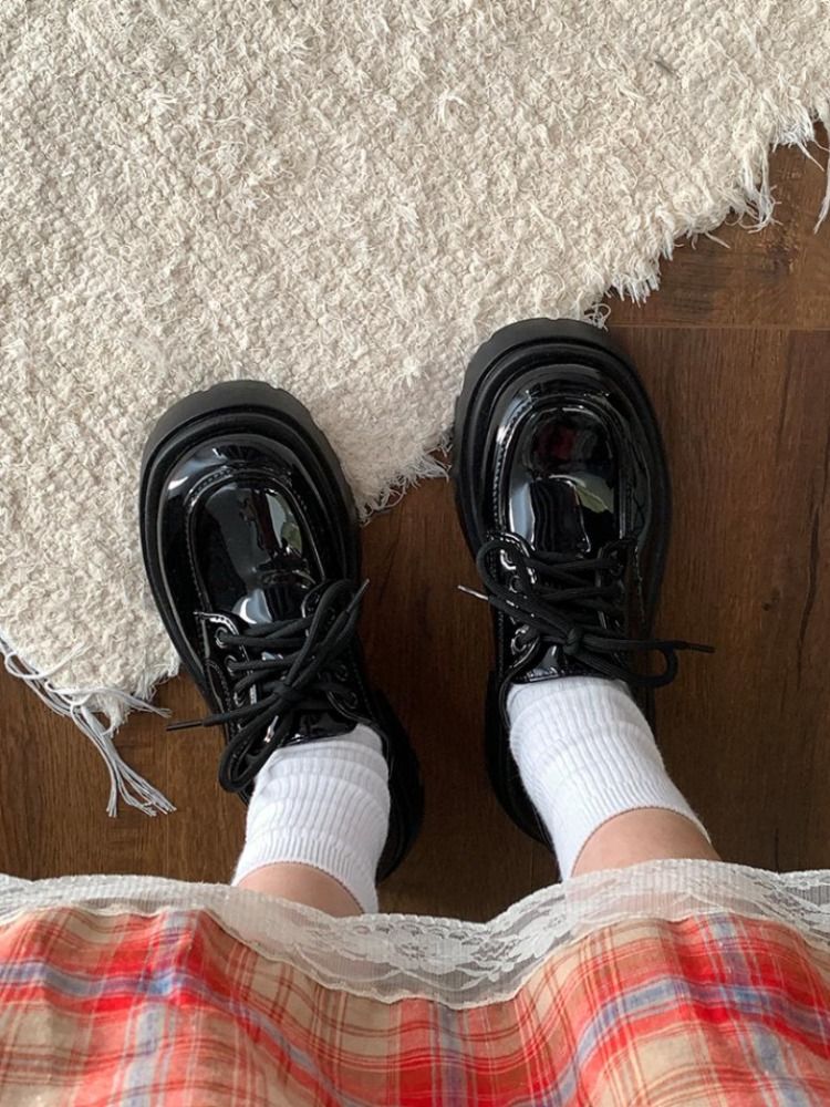 https://fulmo-img-server.com/black-shose/47af75f6-4443-4fe6-8676-2c4b3f286c31.jpg