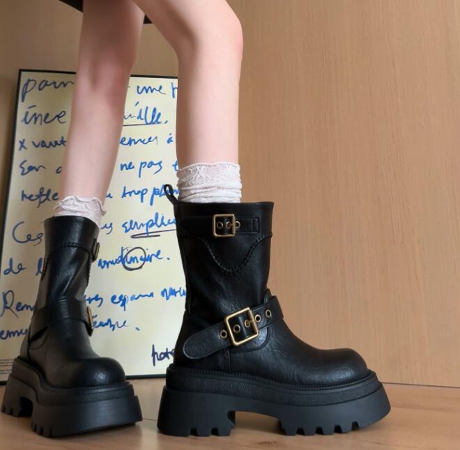 黒靴 秋冬革靴 厚底ショートブーツ ベルト付き