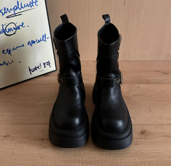 黒靴 秋冬革靴 厚底ショートブーツ ベルト付き
