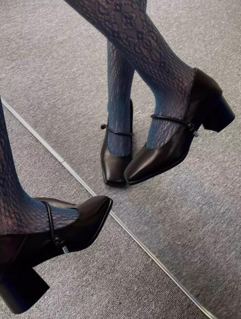 黒靴 レディース黒革パンプス太めヒール通勤