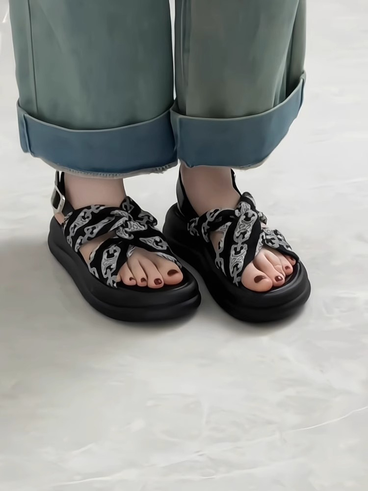 黒靴 リボン結び厚底サンダル