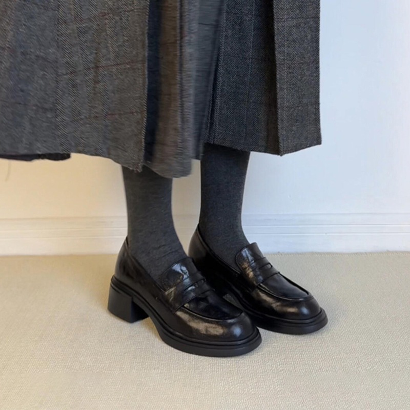 黒靴 厚底ローファー風チャンキーヒールシューズ