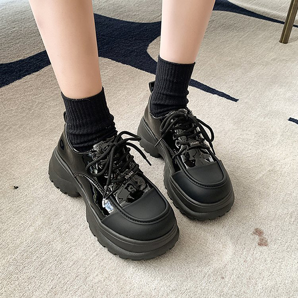https://fulmo-img-server.com/black-shose/66cf2481-4afe-4119-8d5b-6afa41e9e104.jpg