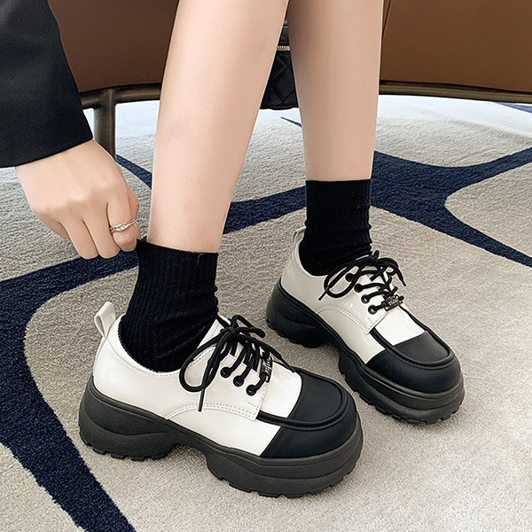 https://fulmo-img-server.com/black-shose/74c4a42f-24ed-437f-8939-8d251c76c9af.jpg