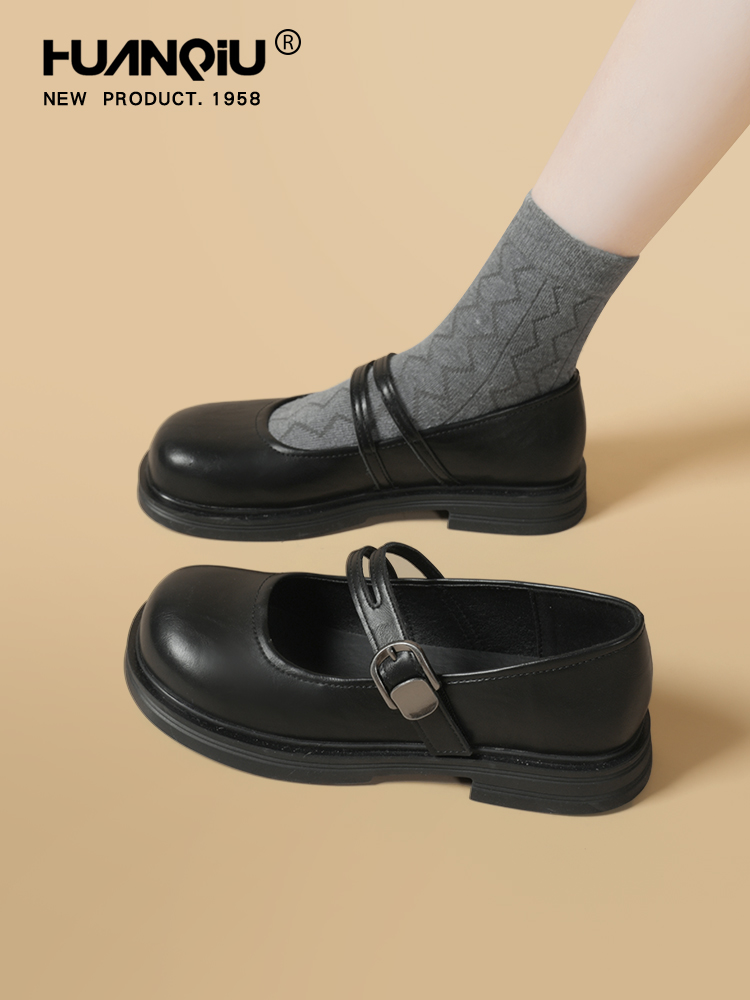 黒靴 レトロ風ストラップシューズ