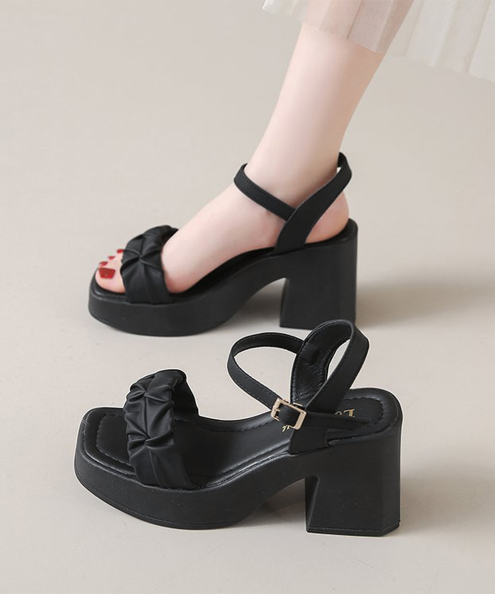 https://fulmo-img-server.com/black-shose/7eb58322-3c5e-4a57-8d07-5dc46569b017.jpg