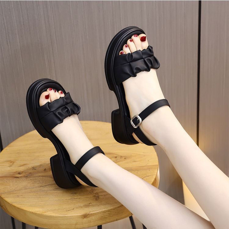 黒靴 ふんわりギャザーストラップサンダル