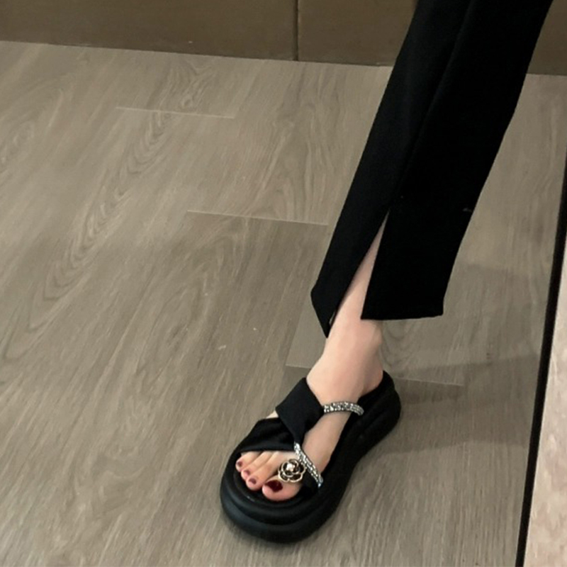 黒靴 黒靴 華麗な薔薇飾りクロスサンダル