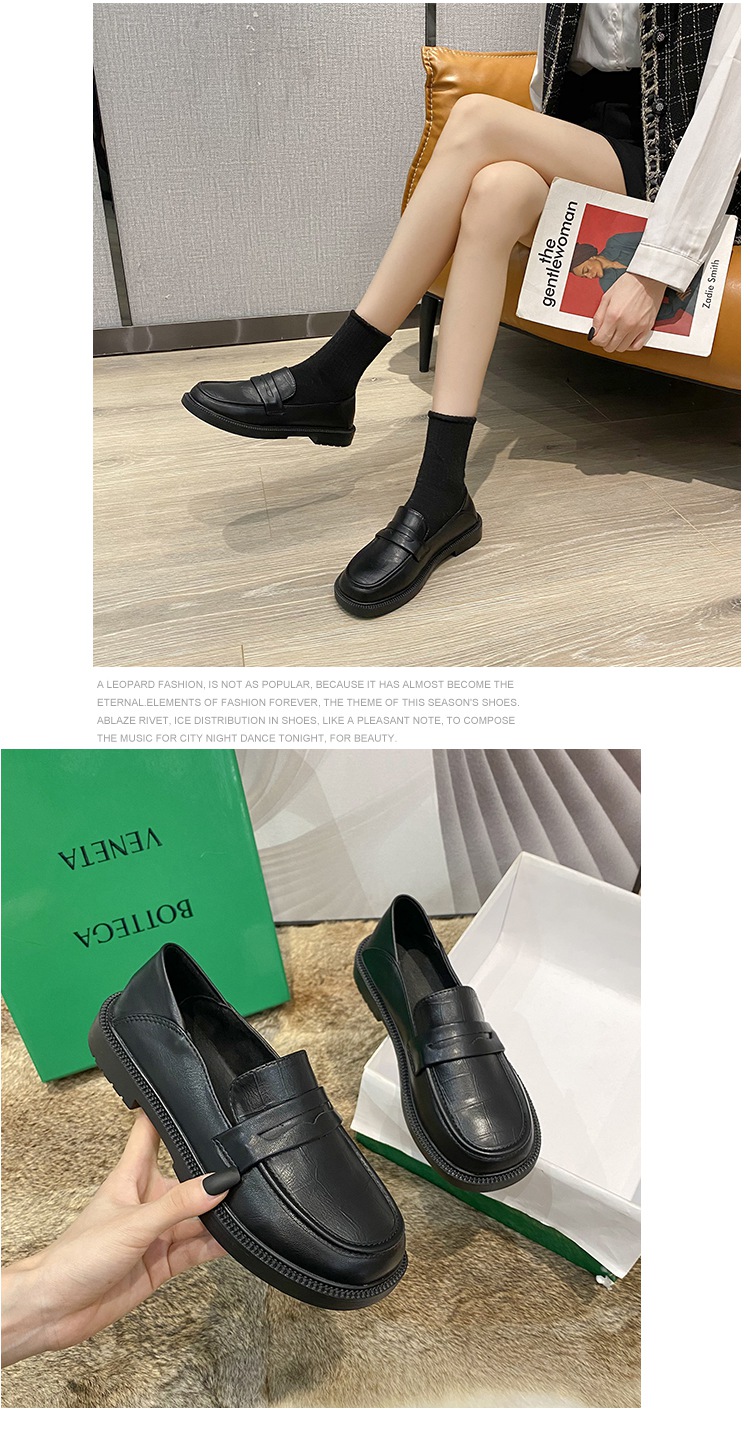 黒靴 クラシック型押しローファー