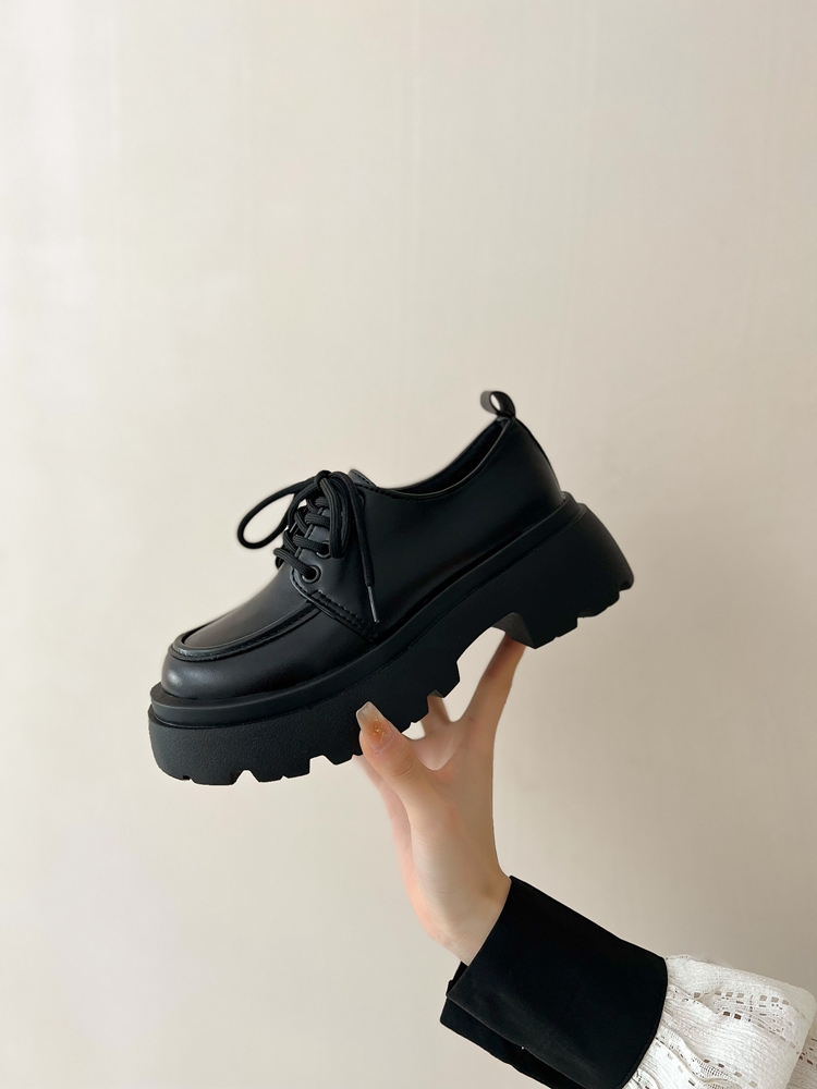 https://fulmo-img-server.com/black-shose/91744963-cda5-41ff-96c7-5befe1765414.jpg