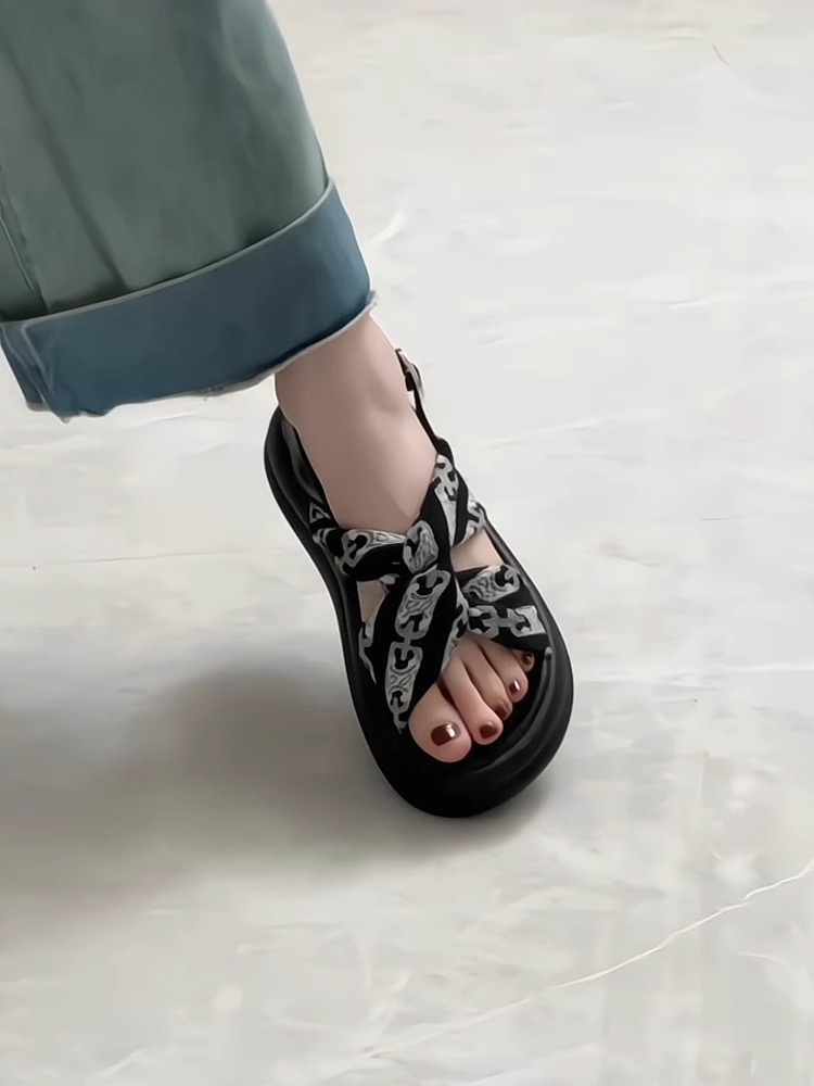 黒靴 リボン結び厚底サンダル