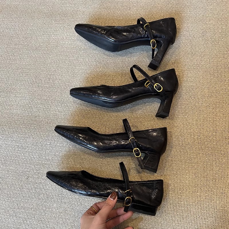 https://fulmo-img-server.com/black-shose/a7c1ba37-9e3c-4941-8bdb-c3a8d0639dc0.jpg