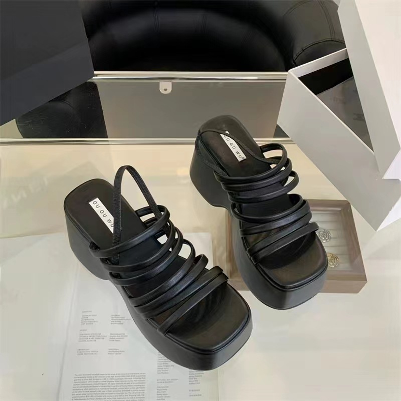 黒靴 黒靴 厚底マルチストラップサンダル