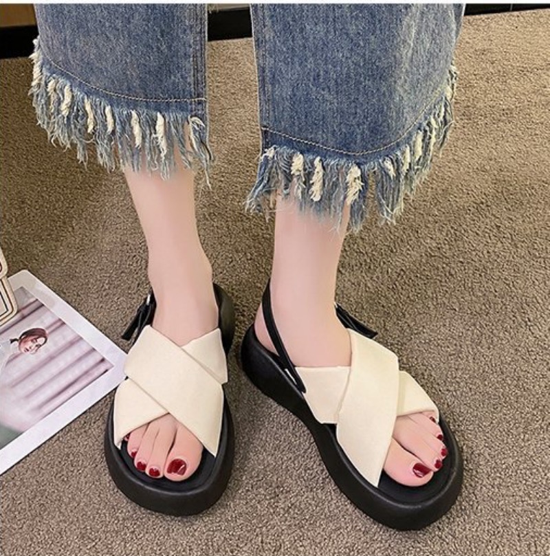 https://fulmo-img-server.com/black-shose/c68c2a10-7b18-441a-b356-3d774b31ab34.jpg