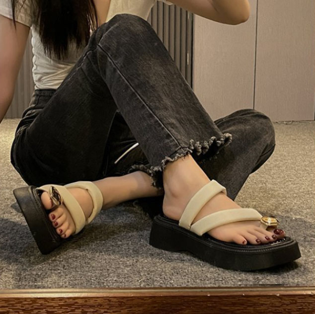 https://fulmo-img-server.com/black-shose/f3012ae2-03d1-4cc6-8a0a-54d839d8b5d5.jpg