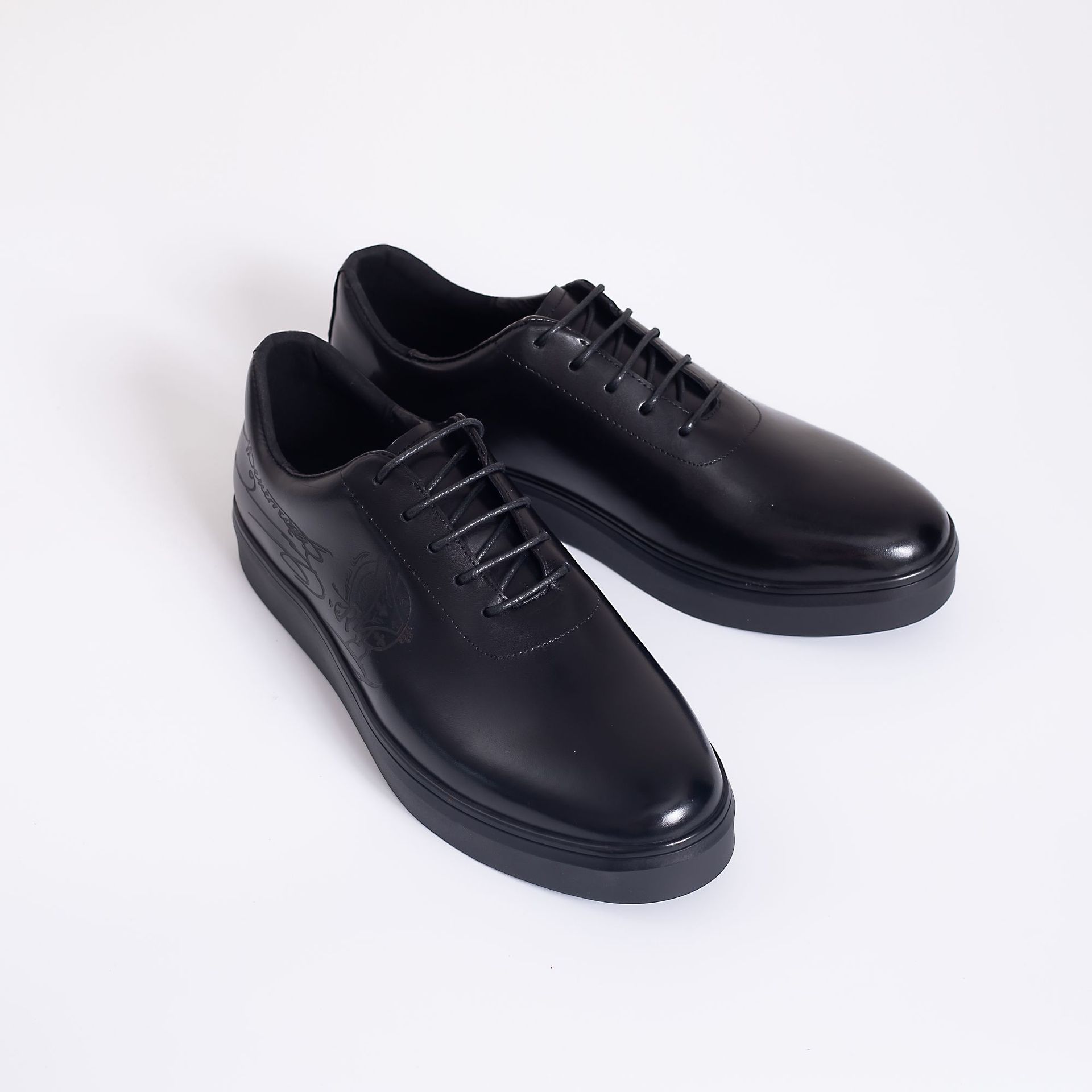 https://fulmo-img-server.com/black-shose/f9756df6-d153-4a73-969c-20b7c5741456.jpg