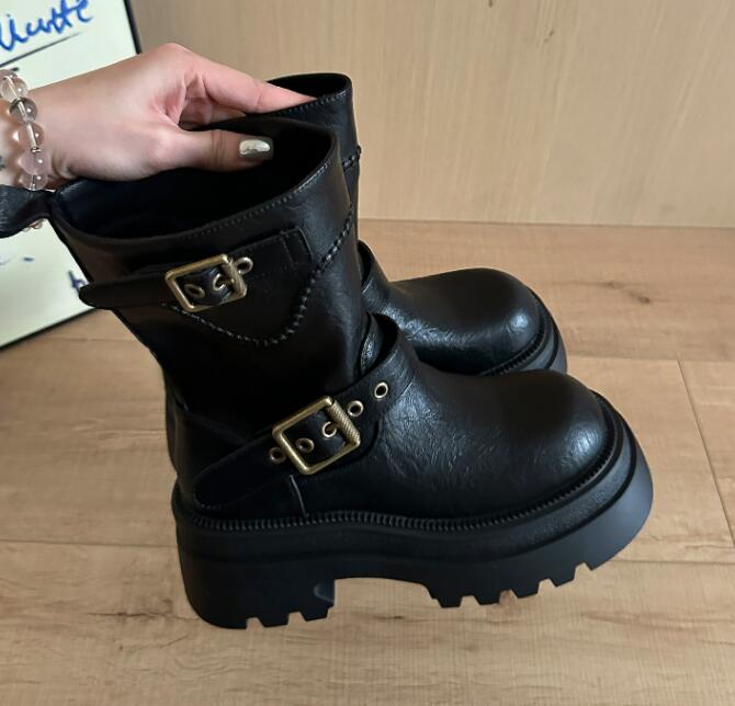 黒スニーカー 秋冬厚底ハイカットショートブーツ