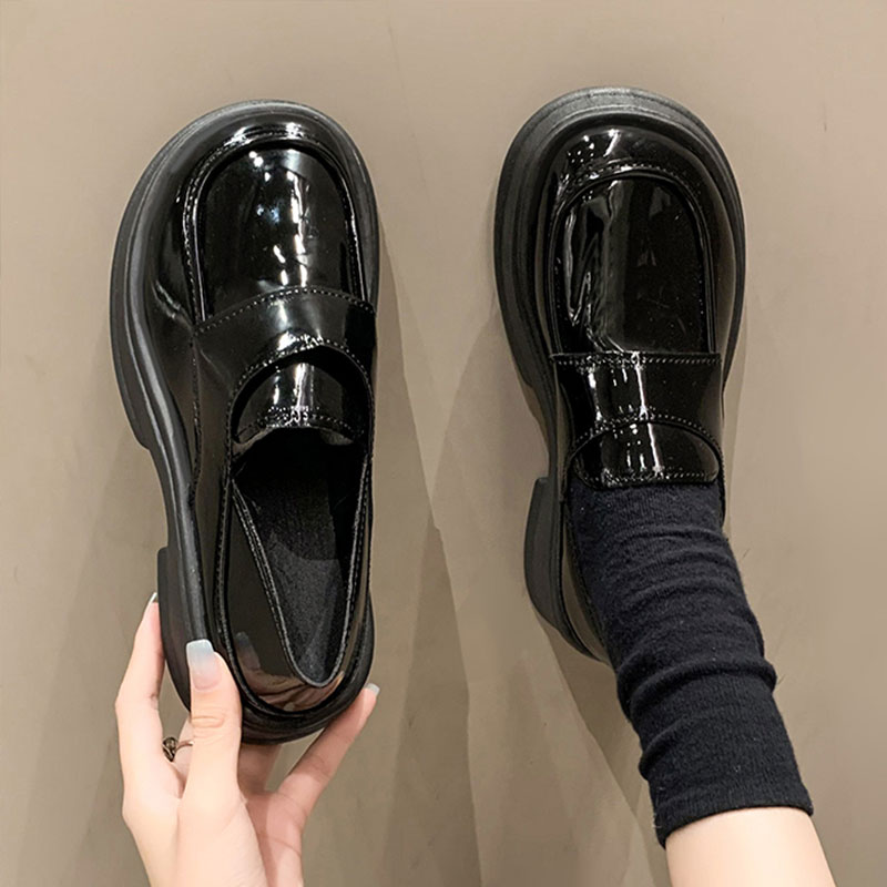 https://fulmo-img-server.com/black-sneaker-factory/0810fe19-3742-4425-b95f-35c722afc9d1.jpg
