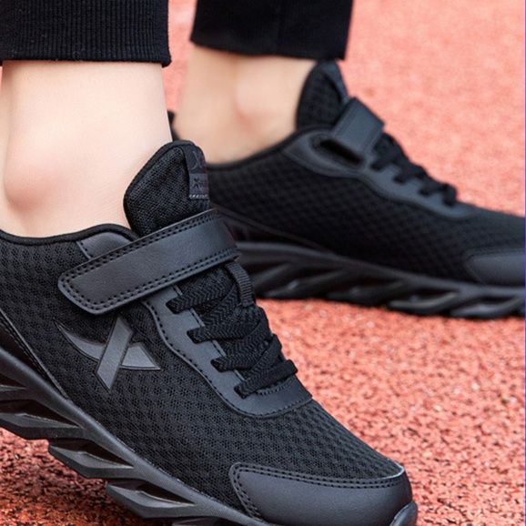 https://fulmo-img-server.com/black-sneaker-factory/1756678651979_8akdapjj_qjmse4h9.jpeg