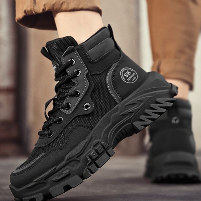 https://fulmo-img-server.com/black-sneaker-factory/1757029257614_qufetrla_583lrtql.jpeg