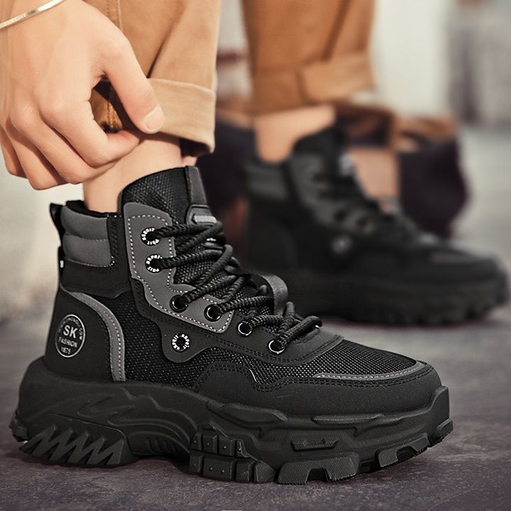 https://fulmo-img-server.com/black-sneaker-factory/1757029305233_uy5u2hpj_nmrdx1eb.jpeg