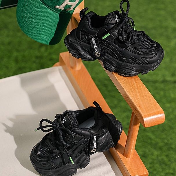 黒スニーカー 厚底キッズ用スポーツシューズ