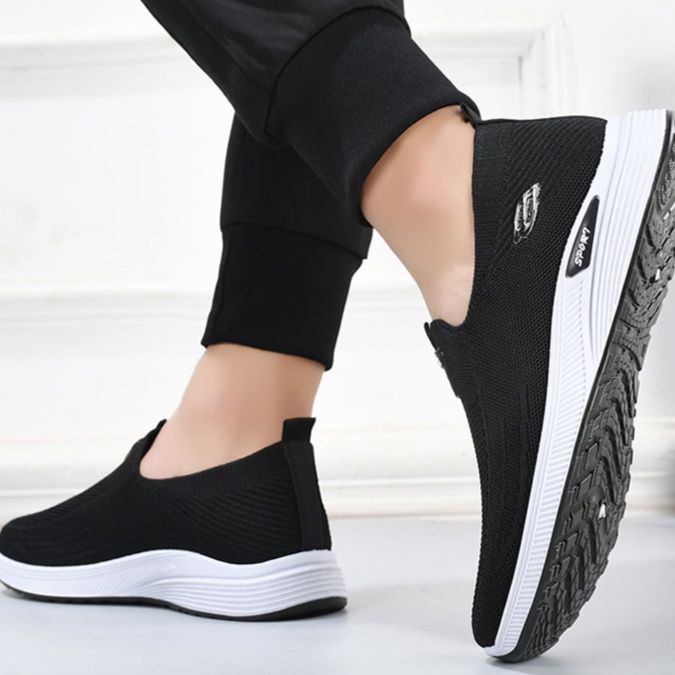 https://fulmo-img-server.com/black-sneaker-factory/1757725704376_ioc5vbjq_h1hzl0zy.jpeg
