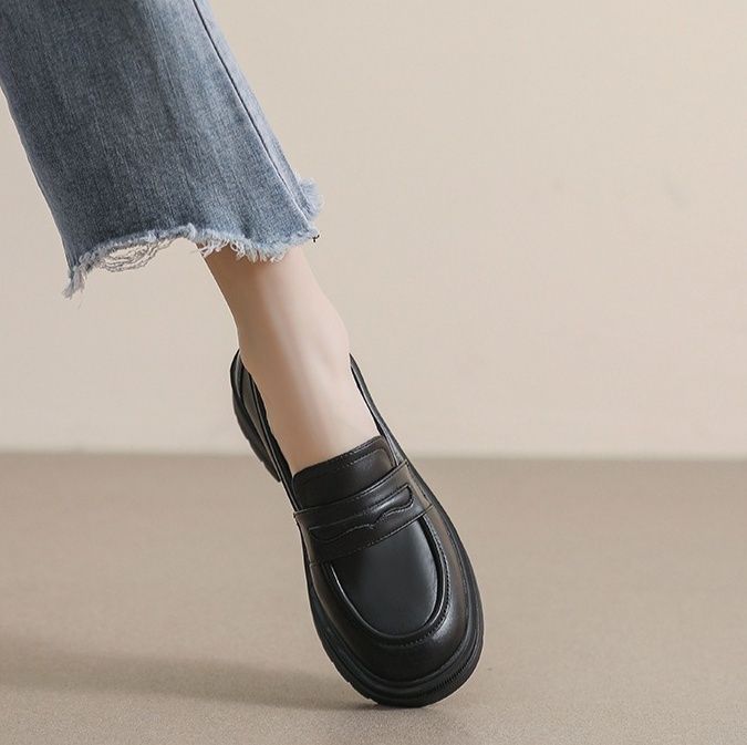 https://fulmo-img-server.com/black-sneaker-factory/1757929405325_h6tlfkhv_nztruc7o.jpeg