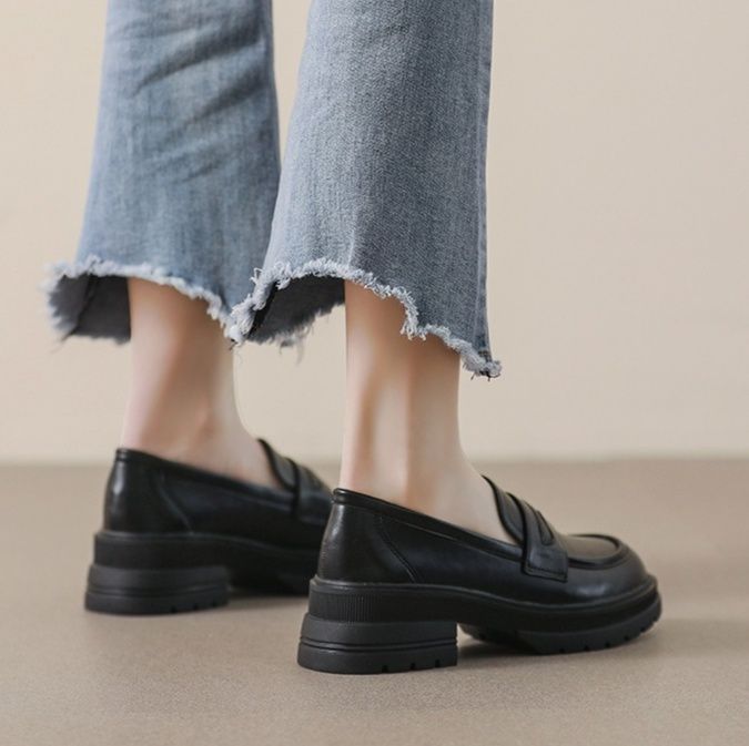 https://fulmo-img-server.com/black-sneaker-factory/1757929448917_qphlmj3u_5urnxneu.jpeg