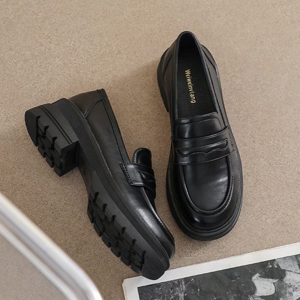 https://fulmo-img-server.com/black-sneaker-factory/1757929482091_0itlav6d_lq5re9r5.jpeg