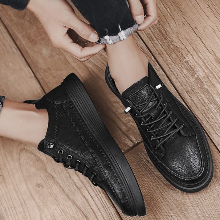 https://fulmo-img-server.com/black-sneaker-factory/1757929866622_mdar5dz3_4dfl7yva.jpeg
