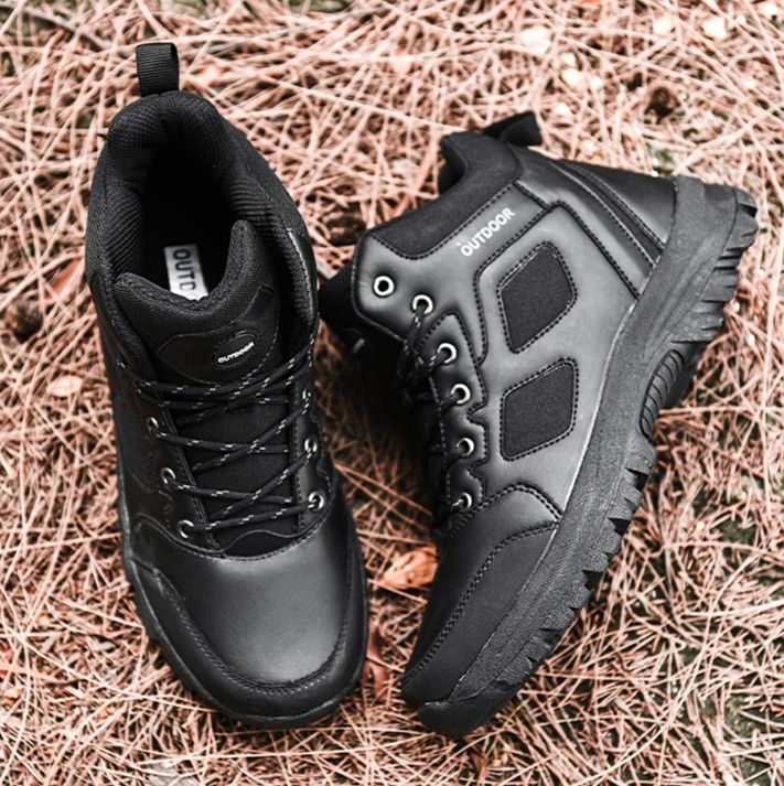 https://fulmo-img-server.com/black-sneaker-factory/1759213404210_ugzxfa4f_yj9sq9ca.jpeg