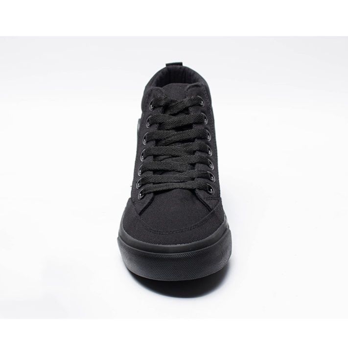 https://fulmo-img-server.com/black-sneaker-factory/1759498786090_9ew526iy_cc9fr5q4.jpeg