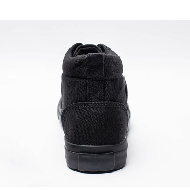 https://fulmo-img-server.com/black-sneaker-factory/1759498825956_ucbowssf_dfkzq0sg.jpeg