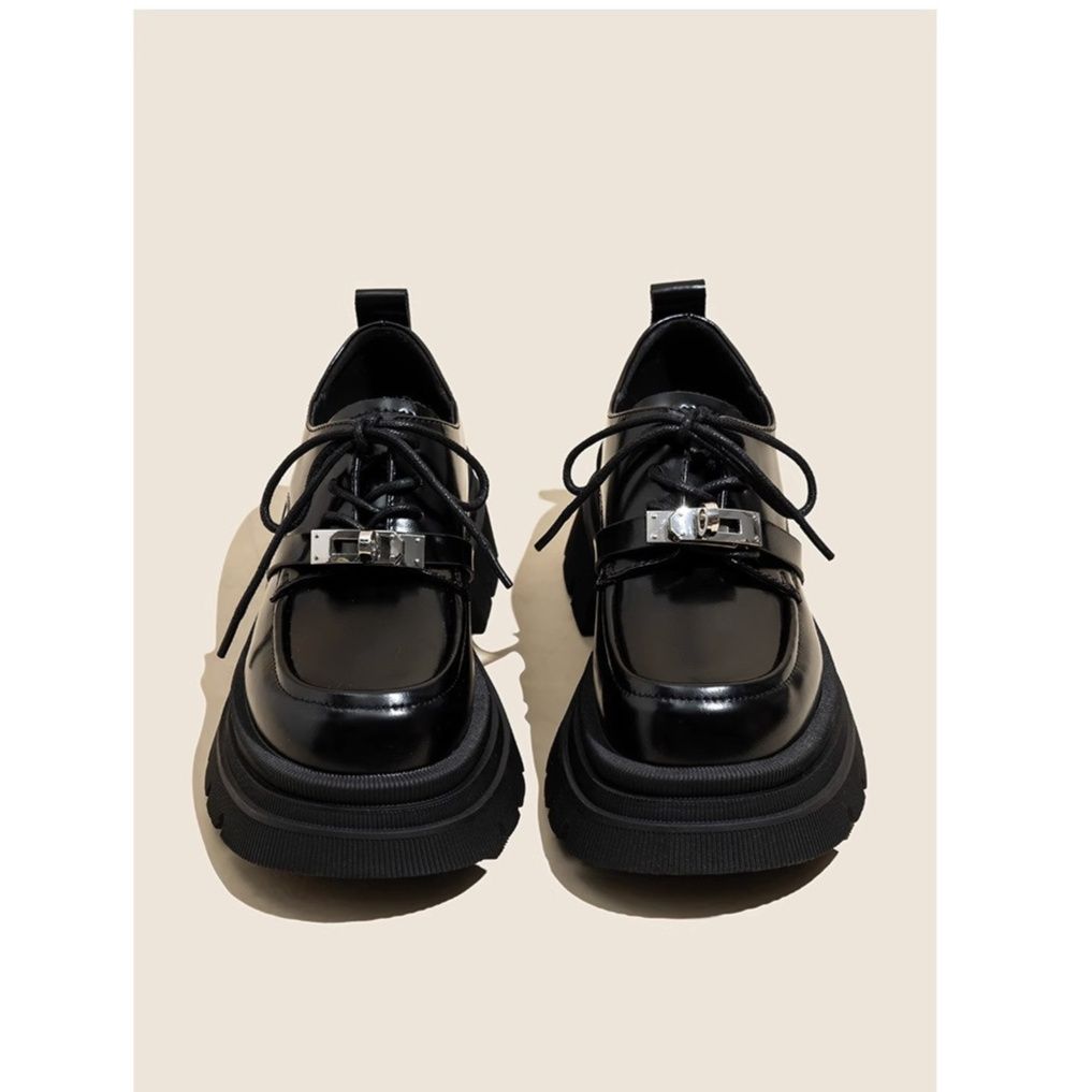 https://fulmo-img-server.com/black-sneaker-factory/1759834154394_eznrty8q_fdx236rx.jpeg