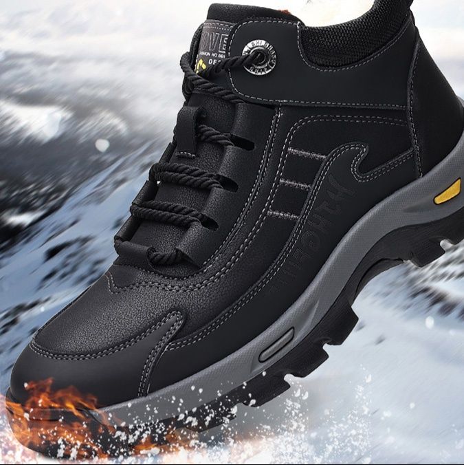 https://fulmo-img-server.com/black-sneaker-factory/1760080165869_nphf61wb_cxywwpmn.jpeg