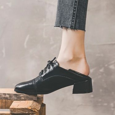 https://fulmo-img-server.com/black-sneaker-factory/1760240236845_1tr674j9_q08mtocx.jpeg