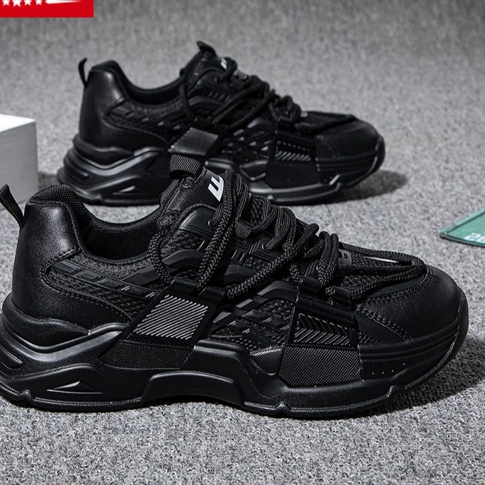 黒スニーカー 多層構造ミッドソール運動靴