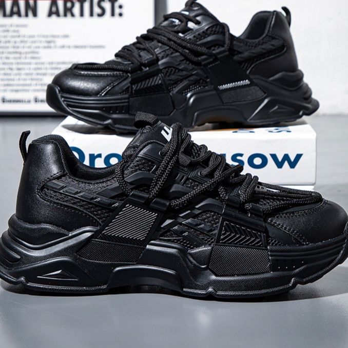 黒スニーカー 多層構造ミッドソール運動靴