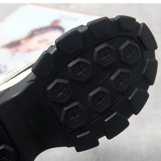 黒スニーカー メッシュ素材厚底運動靴