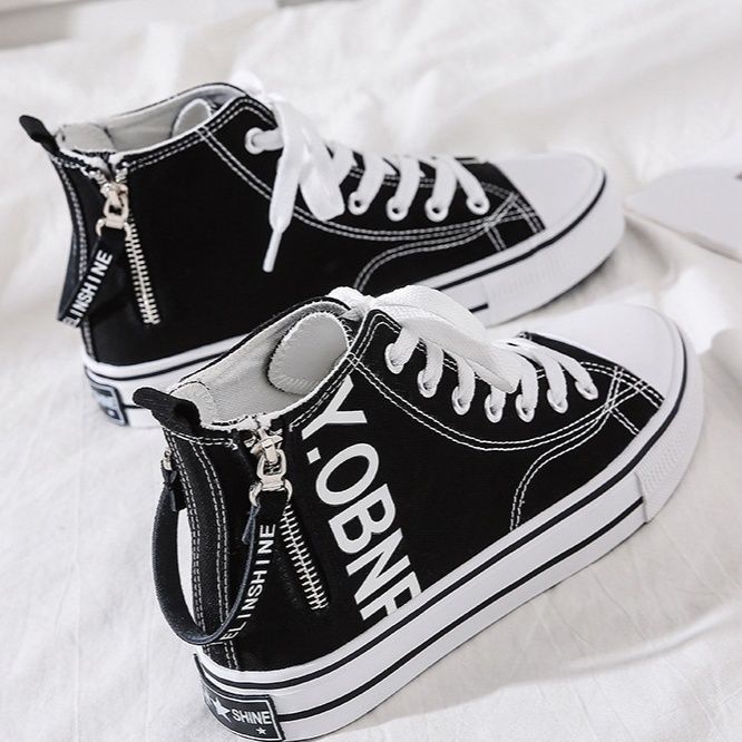 黒スニーカー サイドジップ付きカジュアル運動靴