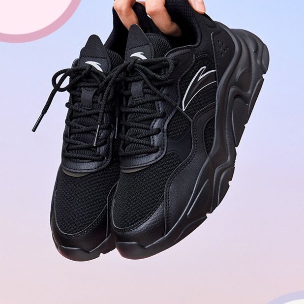 黒スニーカー 厚底仕様歩行快適シューズ