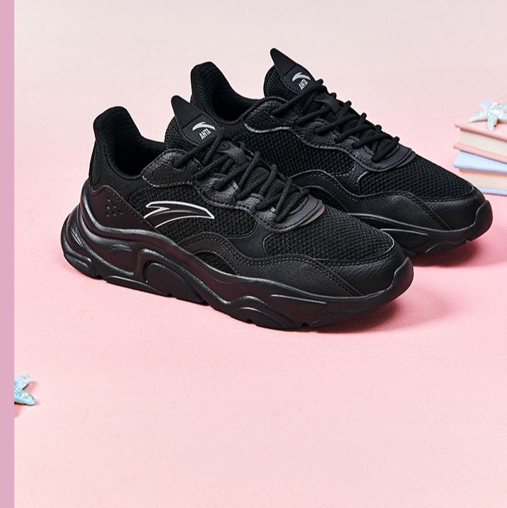 黒スニーカー 厚底仕様歩行快適シューズ