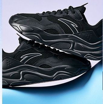 黒スニーカー 厚底仕様歩行快適シューズ