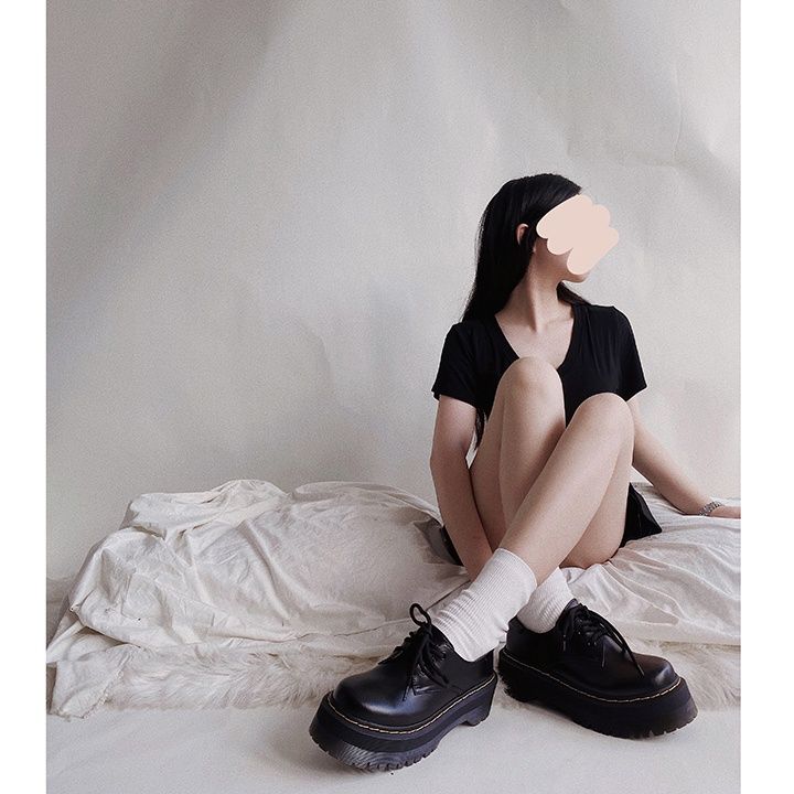 黒スニーカー 本革使用厚底レースアップシューズ